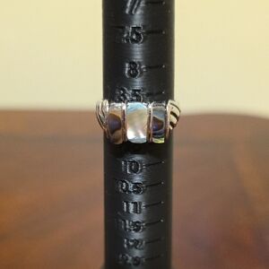 Elegant Silver and Pearl Women's Ring